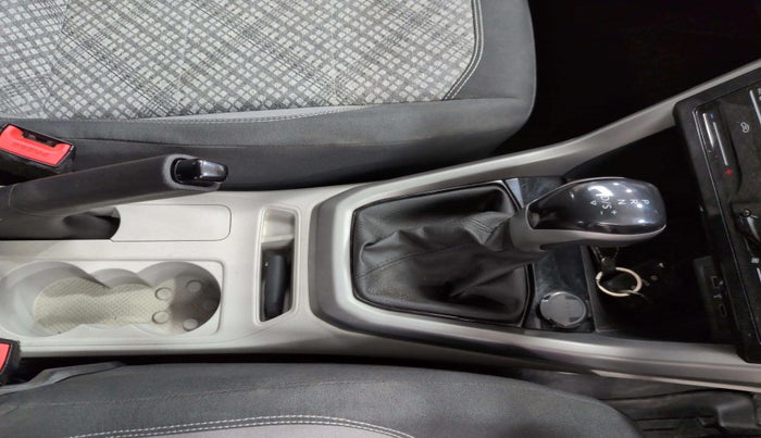 2023 Volkswagen TAIGUN HIGHLINE 1.0 TSI AT, Petrol, Automatic, 17,220 km, Gear Lever