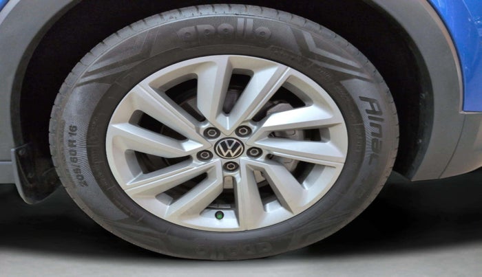 2023 Volkswagen TAIGUN HIGHLINE 1.0 TSI AT, Petrol, Automatic, 17,220 km, Right Front Wheel