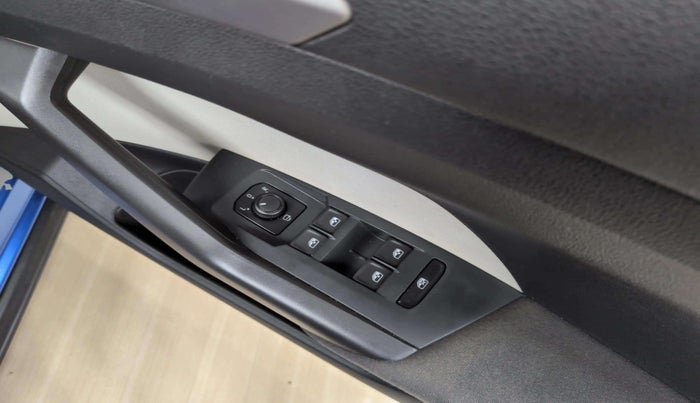 2023 Volkswagen TAIGUN HIGHLINE 1.0 TSI AT, Petrol, Automatic, 17,220 km, Driver Side Door Panels Control