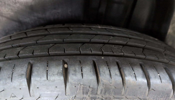 2023 Volkswagen TAIGUN HIGHLINE 1.0 TSI AT, Petrol, Automatic, 17,220 km, Right Front Tyre Tread