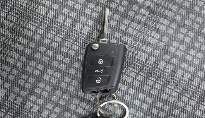 2023 Volkswagen TAIGUN HIGHLINE 1.0 TSI AT, Petrol, Automatic, 17,220 km, Key Close Up