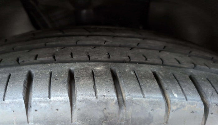 2023 Volkswagen TAIGUN HIGHLINE 1.0 TSI AT, Petrol, Automatic, 17,220 km, Left Front Tyre Tread