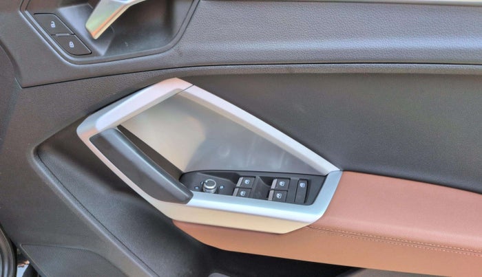 2024 Audi Q3 PREMIUM PLUS 40 TFSI, Petrol, Automatic, 10,737 km, Driver Side Door Panels Control