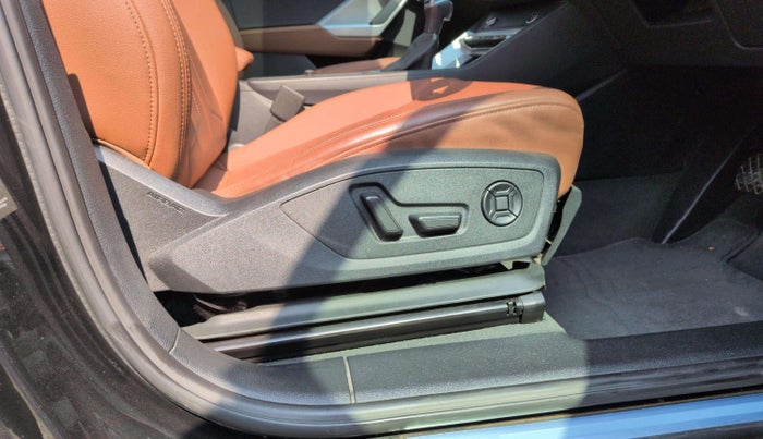 2024 Audi Q3 PREMIUM PLUS 40 TFSI, Petrol, Automatic, 10,737 km, Driver Side Adjustment Panel