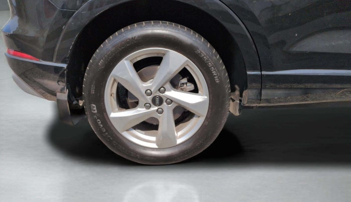 2024 Audi Q3 PREMIUM PLUS 40 TFSI, Petrol, Automatic, 10,737 km, Right Rear Wheel