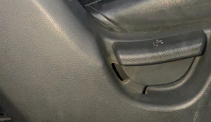 2015 Hyundai Elite i20 MAGNA 1.2, Petrol, Manual, 70,135 km, Driver Side Adjustment Panel