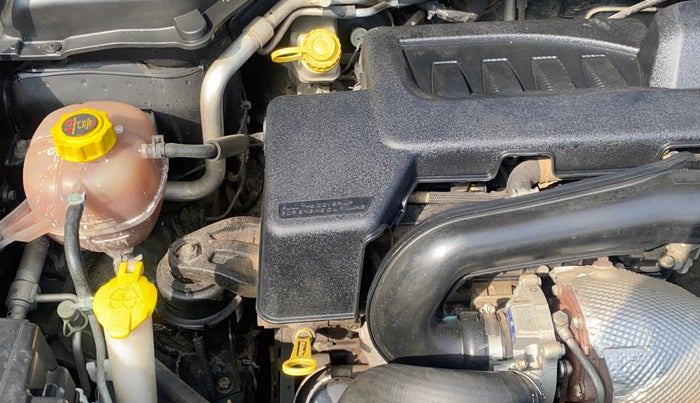 2019 Mahindra XUV300 W8 (O) 1.5 DIESEL, Diesel, Manual, 80,155 km, Engine View - Right