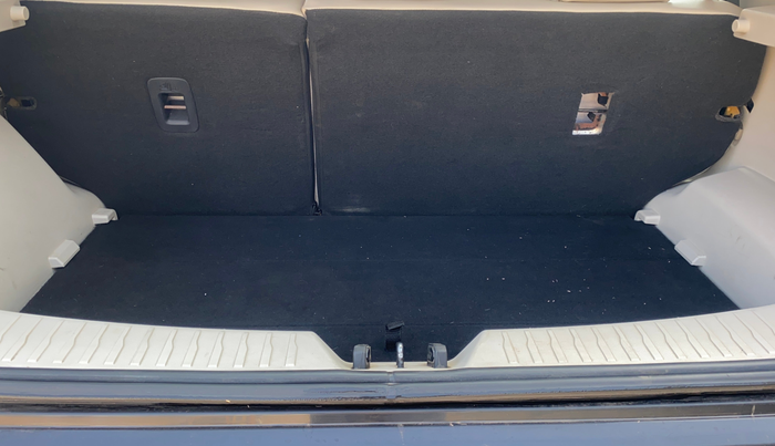 2019 Mahindra XUV300 W8 (O) 1.5 DIESEL, Diesel, Manual, 80,155 km, Boot Inside