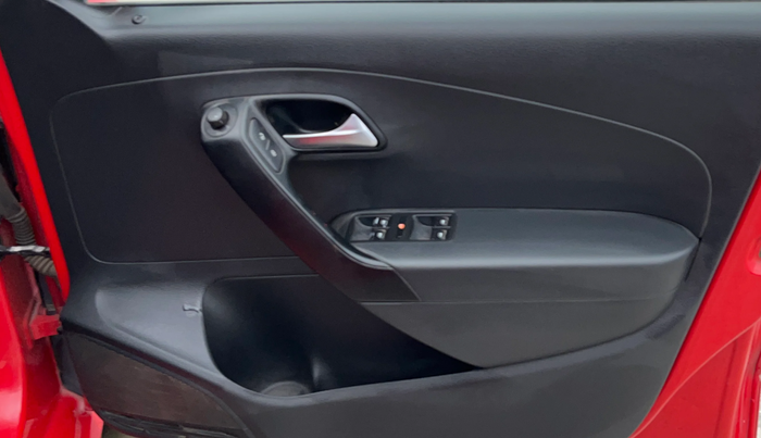 2016 Volkswagen Polo COMFORTLINE 1.2L, Petrol, Manual, 62,303 km, Driver Side Door Panels Control