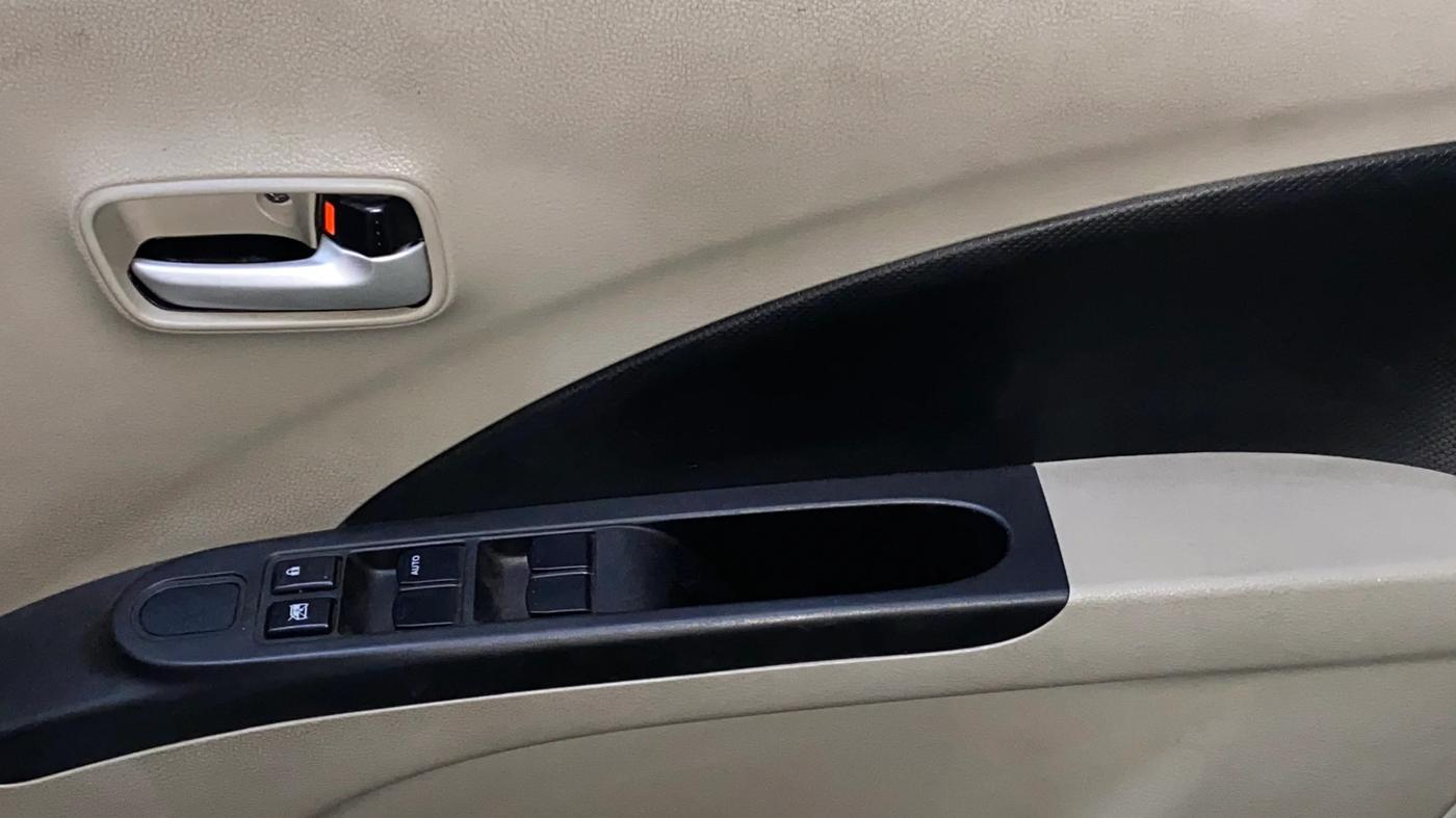 2015 Maruti Celerio VXI, Petrol, Manual, 34,911 km, Driver Side Door Panels Control