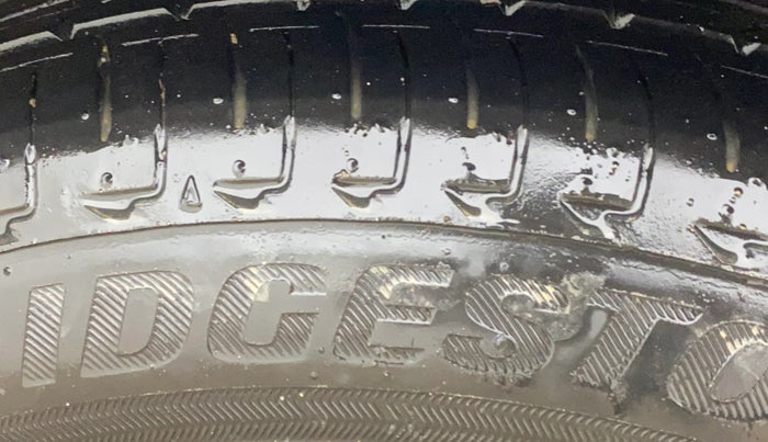 2016 Volkswagen Ameo COMFORTLINE 1.2L, Petrol, Manual, 59,217 km, Left Front Tyre Tread