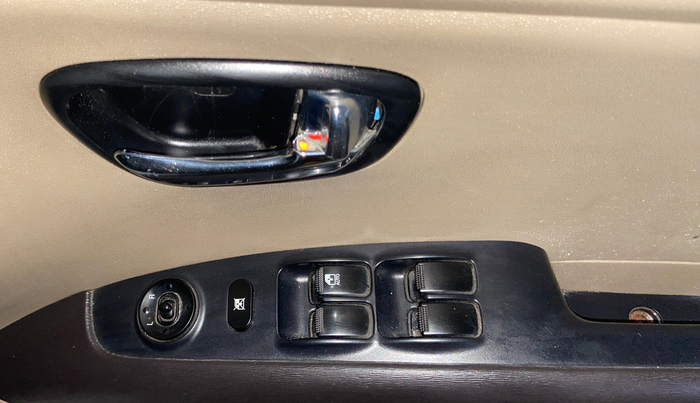 2012 Hyundai i10 MAGNA 1.2, Petrol, Manual, 70,879 km, Driver Side Door Panels Control