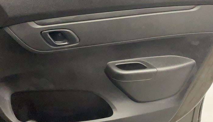 2017 Renault Kwid RXT 1.0 AMT, Petrol, Automatic, 39,400 km, Driver Side Door Panels Control