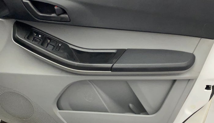 2021 Tata Tiago XTA PETROL, Petrol, Automatic, 71,406 km, Driver Side Door Panels Control