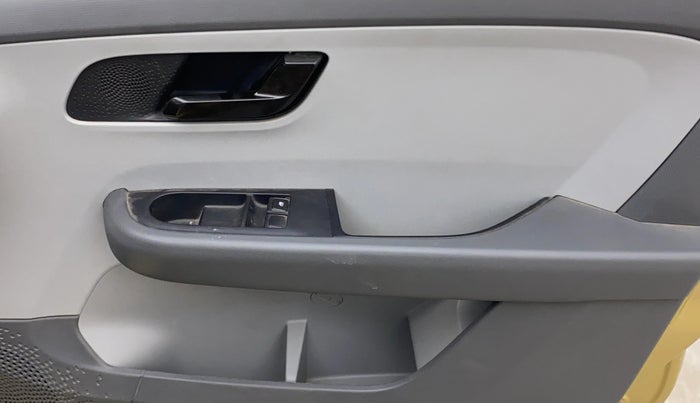 2020 Tata ALTROZ XE PETROL, Petrol, Manual, 58,689 km, Driver Side Door Panels Control