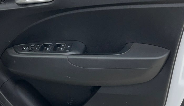 2022 Hyundai VENUE S+ 1.2, Petrol, Manual, 17,472 km, Driver Side Door Panels Control