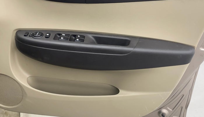 2013 Hyundai i20 MAGNA 1.2, Petrol, Manual, 38,799 km, Driver Side Door Panels Control