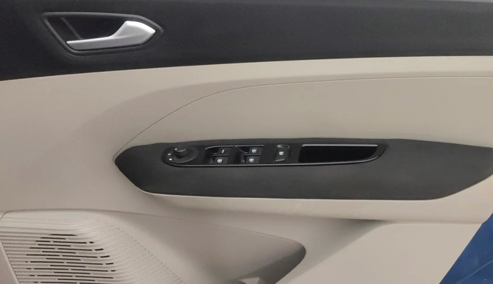 2020 Renault TRIBER RXZ AMT, Petrol, Automatic, 40,852 km, Driver Side Door Panels Control