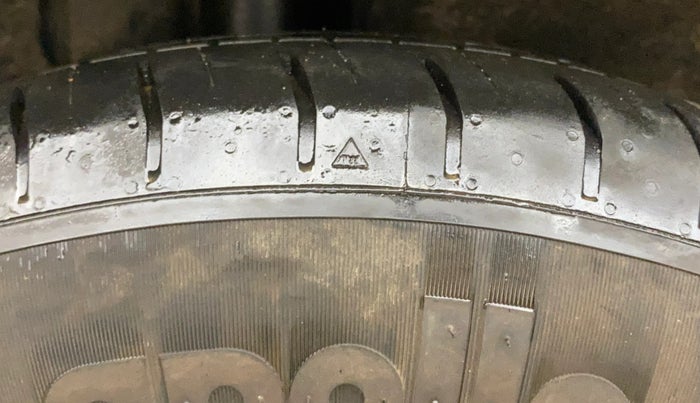 2023 KIA CARENS PRESTIGE 1.5 PETROL 7 STR, Petrol, Manual, 2,892 km, Right Rear Tyre Tread