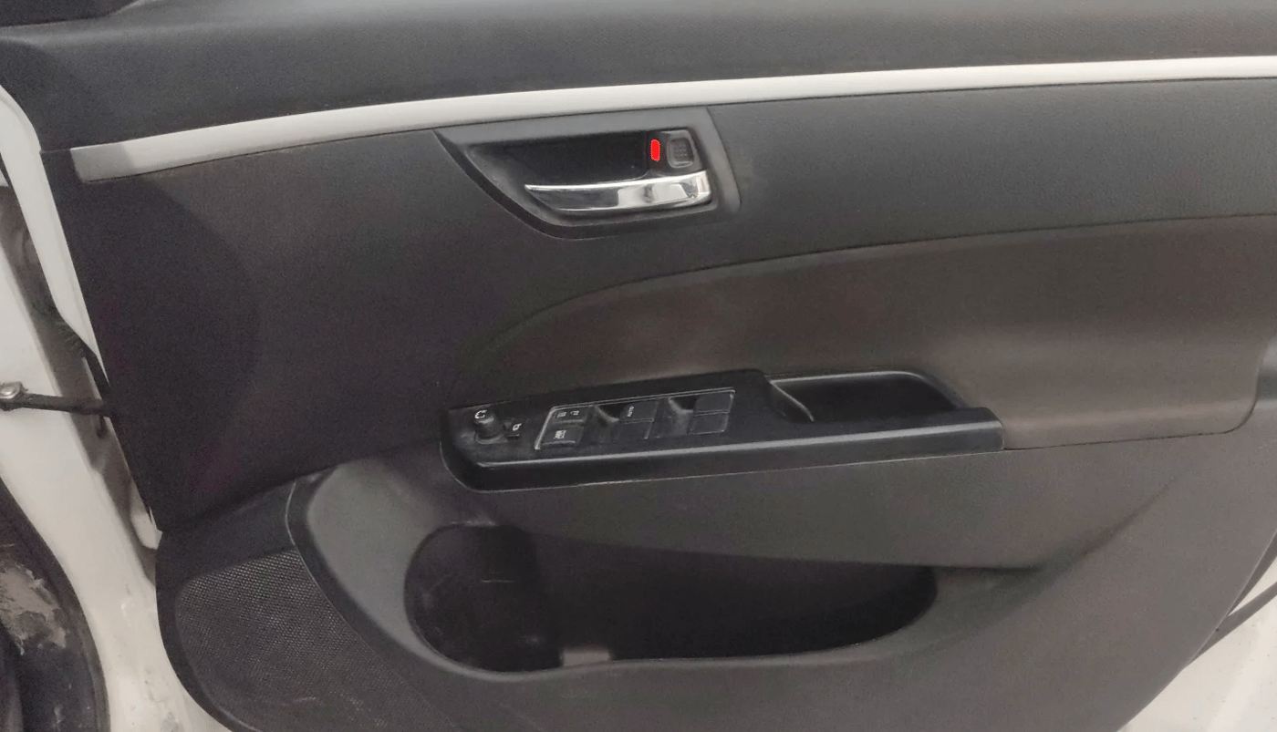 2017 Maruti Swift VXI, Petrol, Manual, 40,844 km, Driver Side Door Panels Control