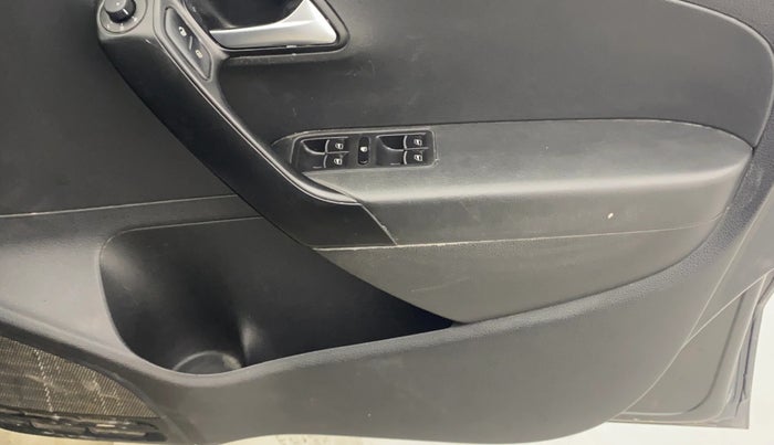 2016 Volkswagen Polo COMFORTLINE 1.2L, Petrol, Manual, 73,493 km, Driver Side Door Panels Control