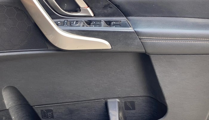 2021 Mahindra XUV500 W11 AT, Diesel, Automatic, 69,965 km, Driver Side Door Panels Control