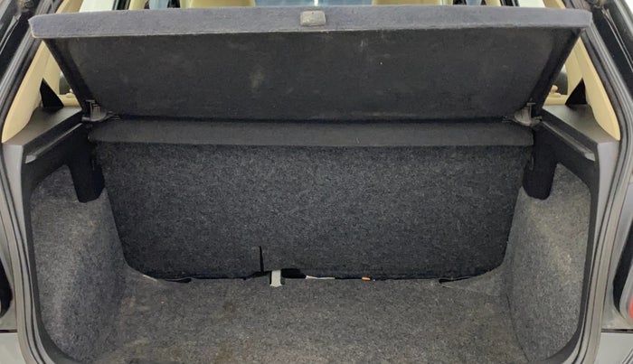 2016 Volkswagen Polo HIGHLINE 1.0L, Petrol, Manual, 58,567 km, Boot Inside