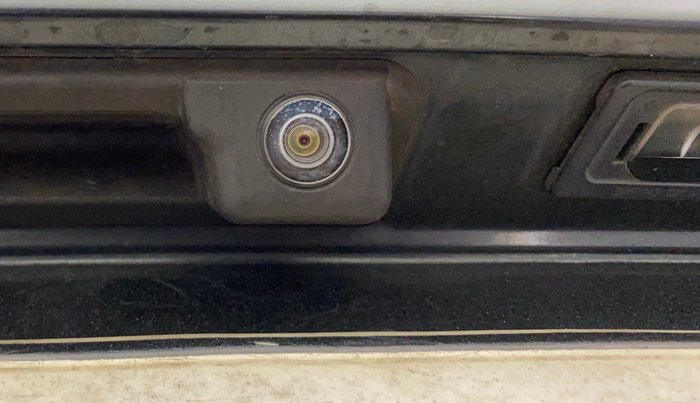 2016 Volkswagen Ameo HIGHLINE PLUS 1.5L AT 16 ALLOY, Diesel, Automatic, 1,07,334 km, Parking Camera