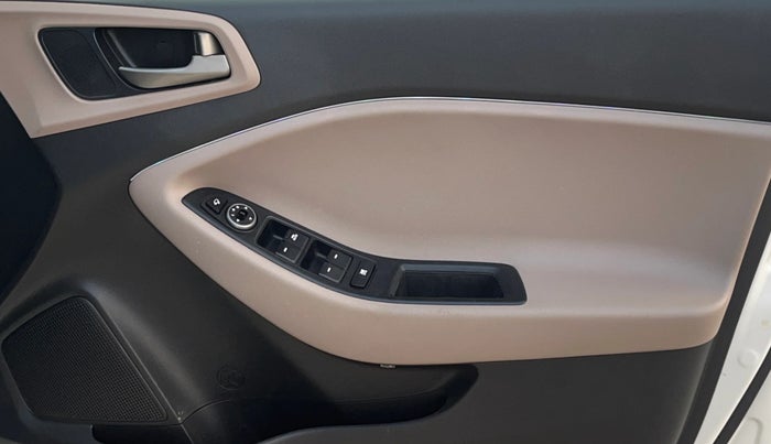 2018 Hyundai Elite i20 ASTA 1.2 (O), Petrol, Manual, 65,406 km, Driver Side Door Panels Control