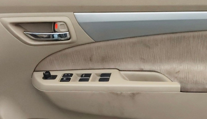 2014 Maruti Ertiga ZXI, CNG, Manual, 47,925 km, Driver Side Door Panels Control