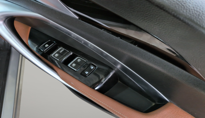 2020 MG HECTOR PLUS SHARP 1.5 PETROL TURBO DCT 6-STR, Petrol, Automatic, 21,513 km, Driver Side Door Panels Control