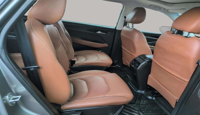 2020 MG HECTOR PLUS SHARP 1.5 PETROL TURBO DCT 6-STR, Petrol, Automatic, 21,513 km, Right Side Rear Door Cabin