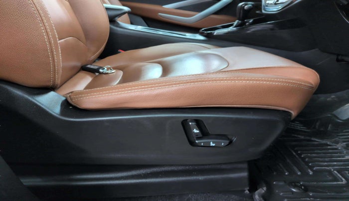 2020 MG HECTOR PLUS SHARP 1.5 PETROL TURBO DCT 6-STR, Petrol, Automatic, 21,513 km, Driver Side Adjustment Panel