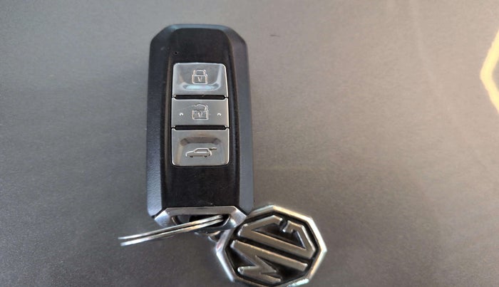 2020 MG HECTOR PLUS SHARP 1.5 PETROL TURBO DCT 6-STR, Petrol, Automatic, 21,513 km, Key Close Up