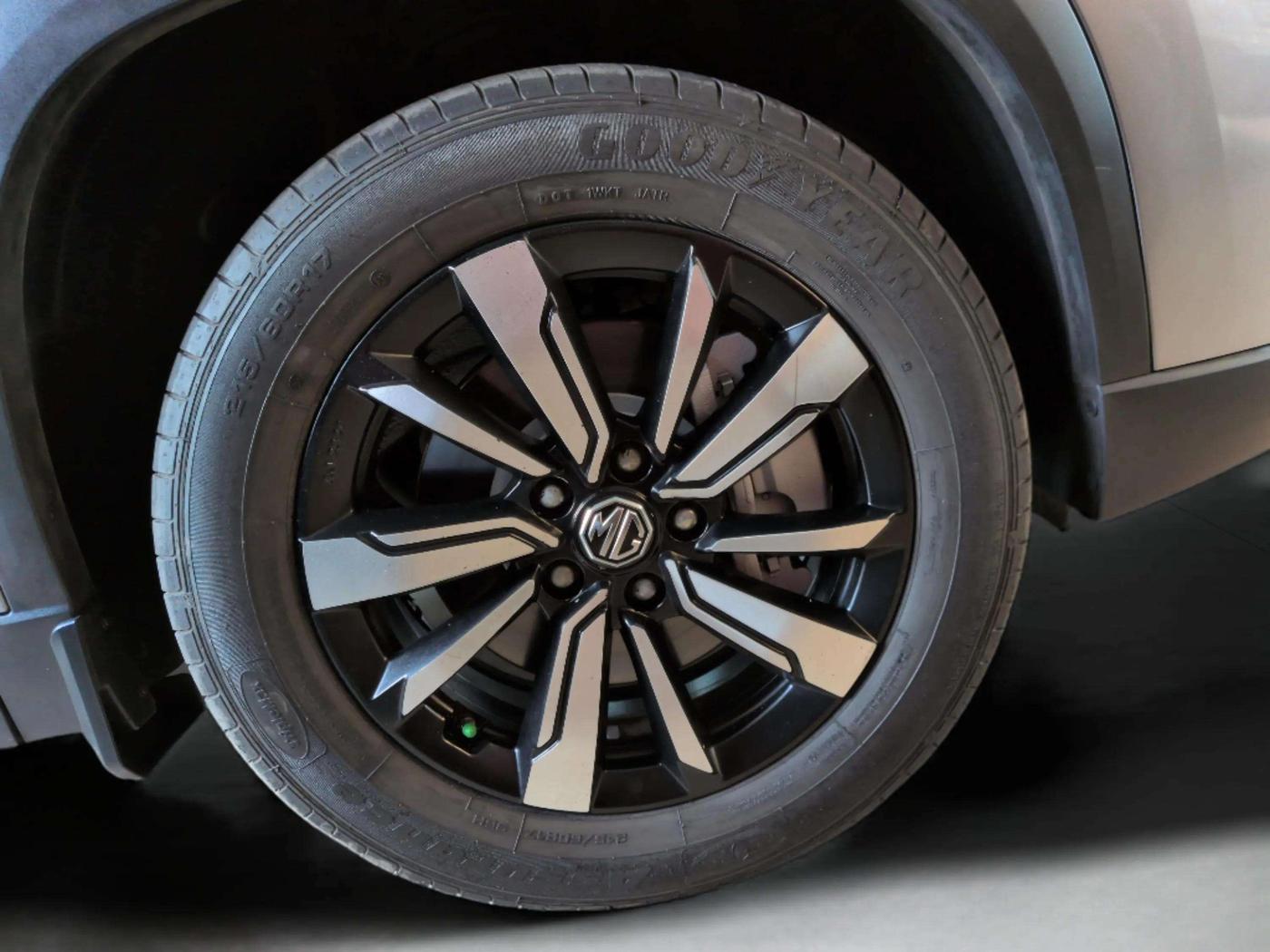 2020 MG HECTOR PLUS SHARP 1.5 PETROL TURBO DCT 6-STR, Petrol, Automatic, 21,513 km, Right Rear Wheel