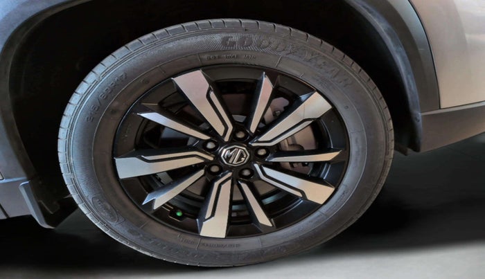 2020 MG HECTOR PLUS SHARP 1.5 PETROL TURBO DCT 6-STR, Petrol, Automatic, 21,513 km, Right Rear Wheel