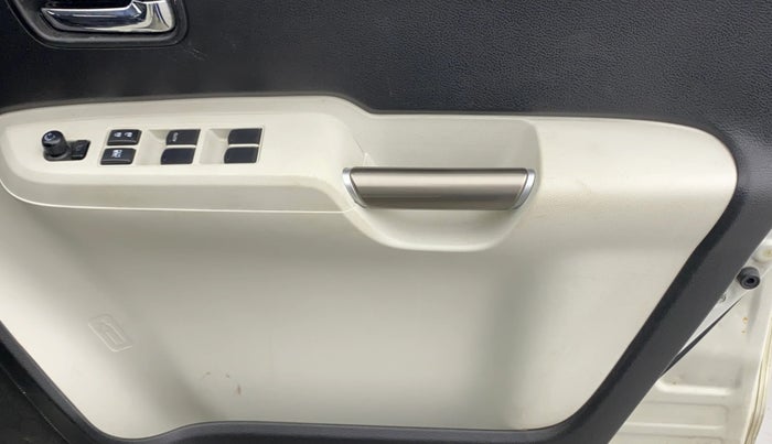 2017 Maruti IGNIS ALPHA 1.2, Petrol, Manual, 63,285 km, Driver Side Door Panels Control