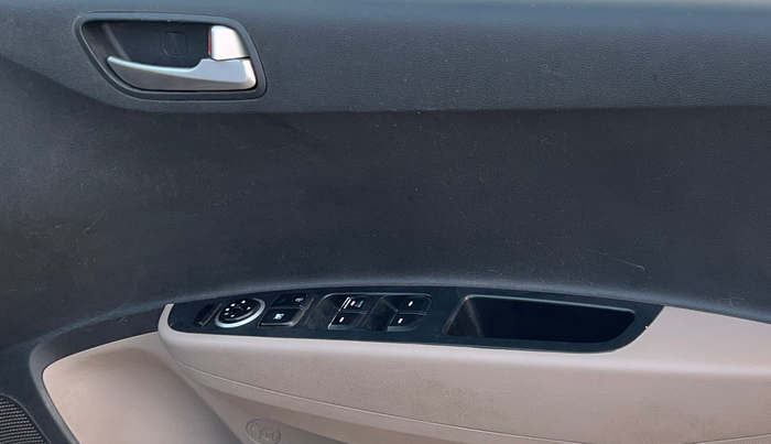 2016 Hyundai Grand i10 SPORTZ 1.2 KAPPA VTVT, Petrol, Manual, 48,070 km, Driver Side Door Panels Control