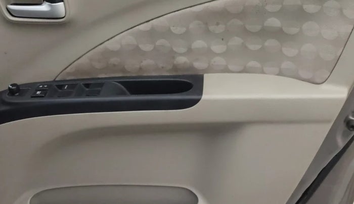 2015 Maruti Celerio ZXI (O), Petrol, Manual, 33,180 km, Driver Side Door Panels Control