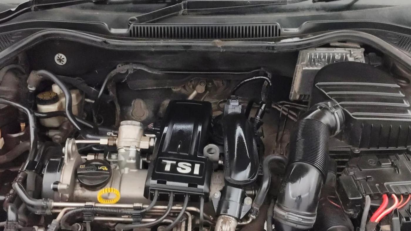 2017 Volkswagen Vento HIGHLINE PETROL AT, Petrol, Automatic, 1,13,139 km, Engine View