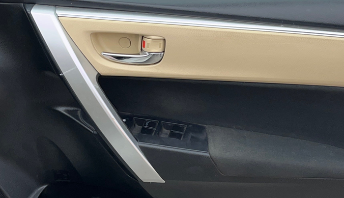 2018 Toyota Corolla Altis G PETROL, Petrol, Manual, 42,187 km, Driver Side Door Panels Control