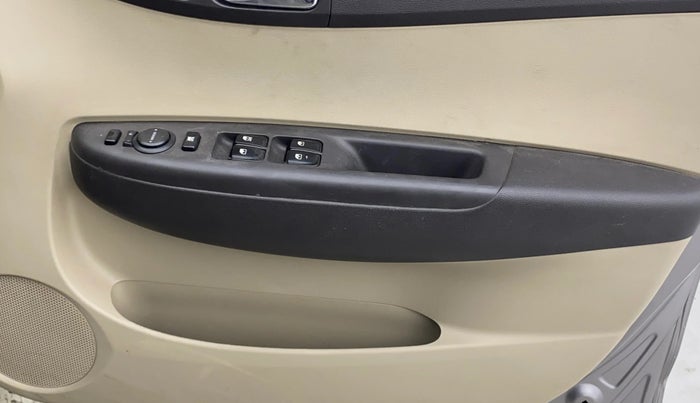 2013 Hyundai i20 MAGNA 1.2, Petrol, Manual, 42,228 km, Driver Side Door Panels Control