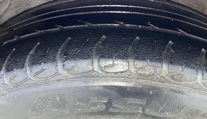 2012 Hyundai New Elantra 1.6 S MT DIESEL, Diesel, Manual, 1,29,639 km, Left Rear Tyre Tread