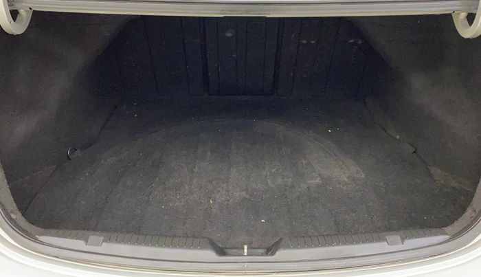 2012 Hyundai New Elantra 1.6 S MT DIESEL, Diesel, Manual, 1,29,639 km, Boot Inside