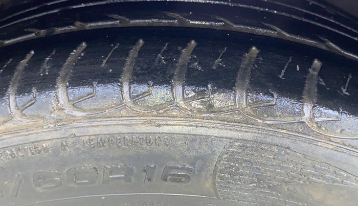 2012 Hyundai New Elantra 1.6 S MT DIESEL, Diesel, Manual, 1,29,639 km, Left Front Tyre Tread