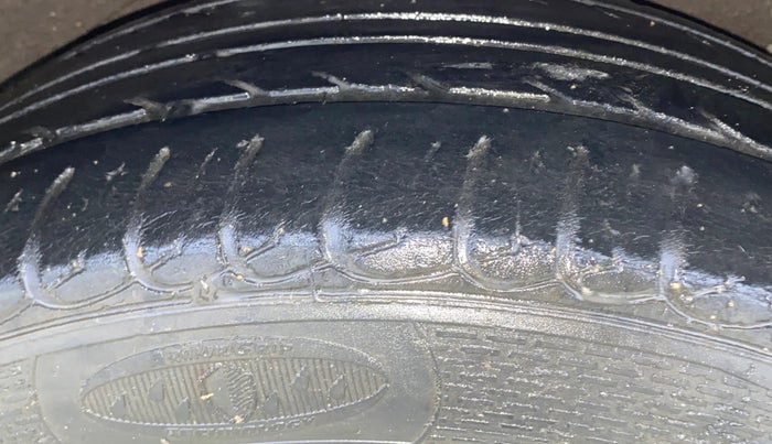 2012 Hyundai New Elantra 1.6 S MT DIESEL, Diesel, Manual, 1,29,639 km, Right Rear Tyre Tread