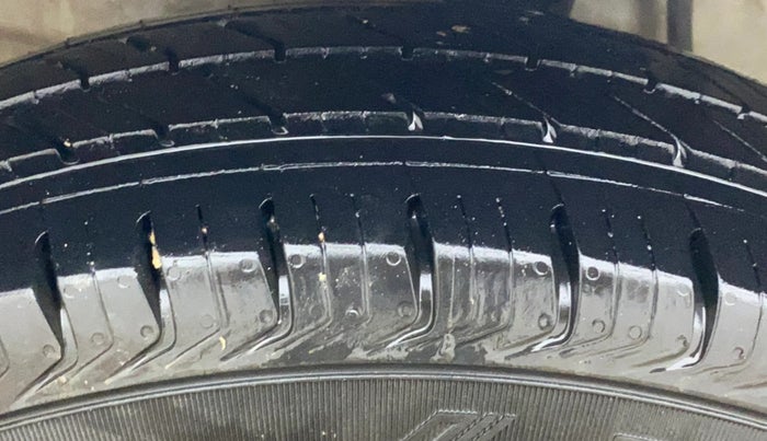 2017 Maruti Alto 800 LXI, Petrol, Manual, 83,321 km, Left Front Tyre Tread