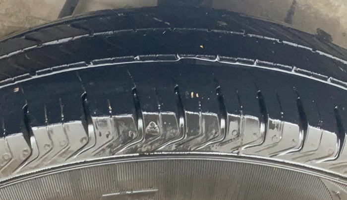 2017 Maruti Alto 800 LXI, Petrol, Manual, 83,321 km, Right Front Tyre Tread