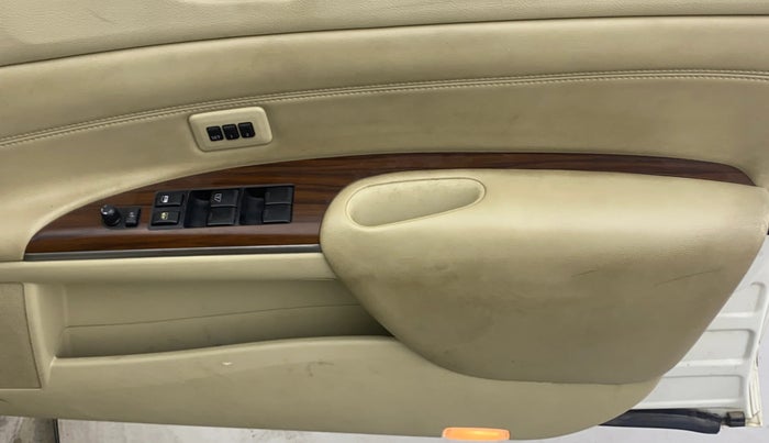 2016 Nissan Teana 250XV, Petrol, Automatic, 74,405 km, Driver Side Door Panels Control