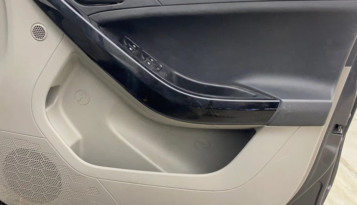 2018 Tata NEXON XM PETROL, Petrol, Manual, 77,098 km, Driver Side Door Panels Control